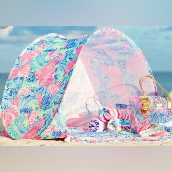 🏖️ Lilly Pulitzer 2018 GWP Sun Canopy
Dimensions:55 in L x 43 in W x 33 in H - Picture 2 of 6